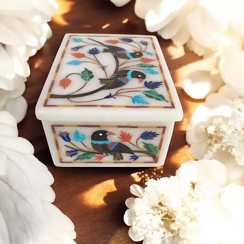 Handcrafted White Marble Jewelry Box with Pietradura Floral Bird Inlay Design - Image 2